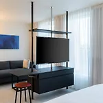 By Marriott ホテル 4*