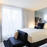 By Marriott ホテル 4*