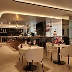 By Marriott ホテル 4*
